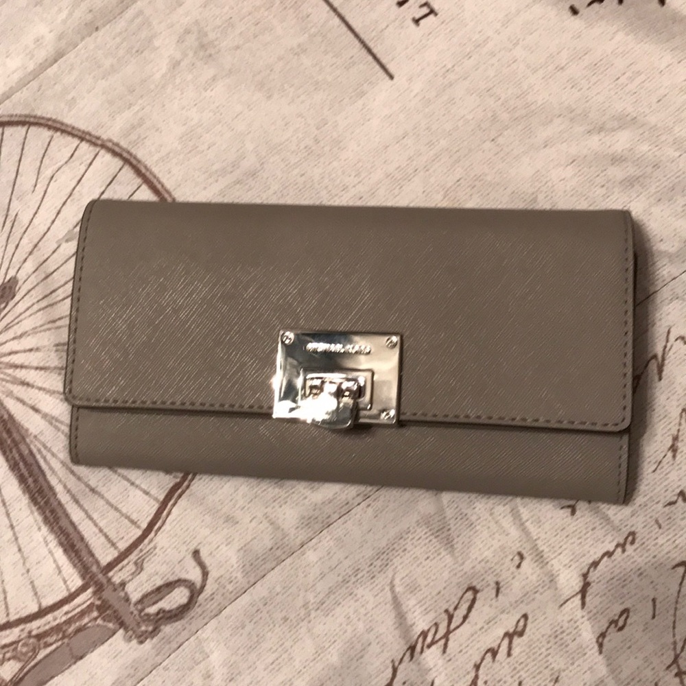 Michael Kors Tina Wallet